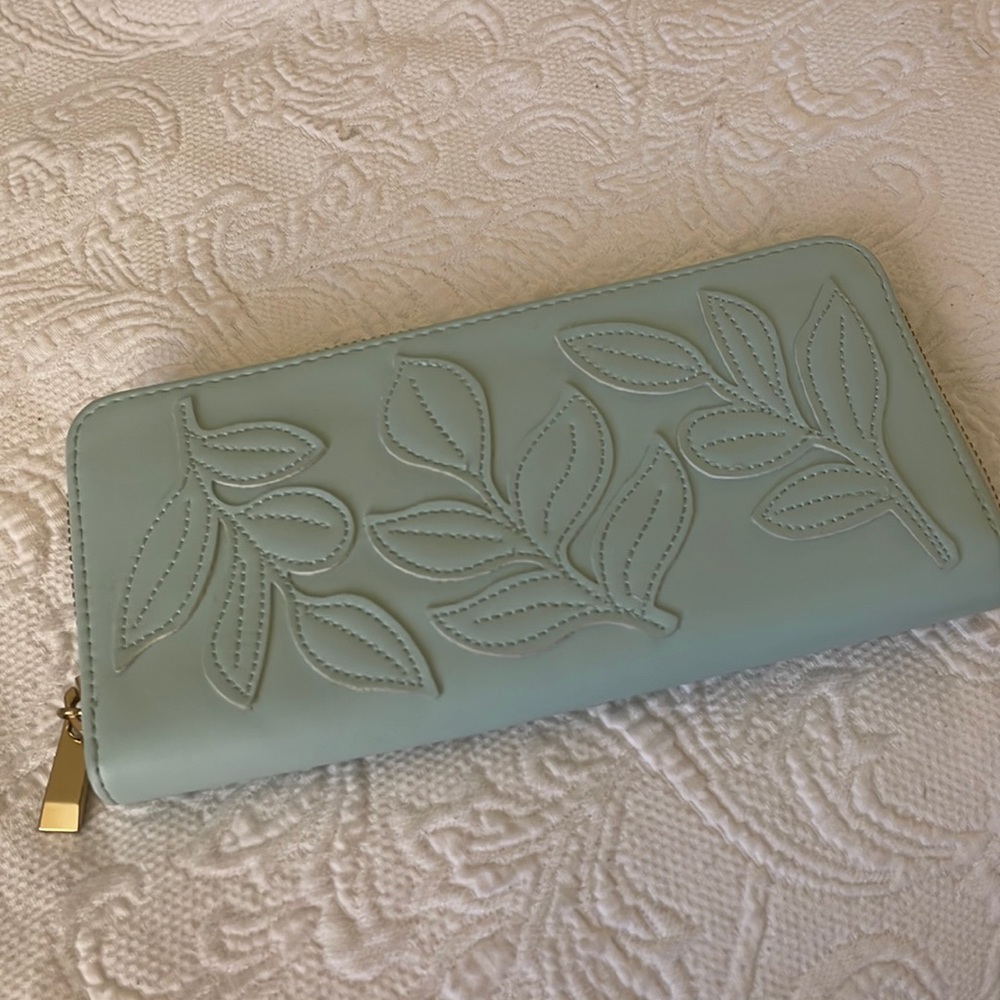 Cute blue a•n•d a new day wallet leaf appliqué great cards organizer